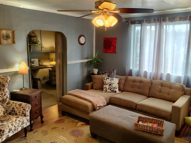 Sala de estar - 353 Grace St