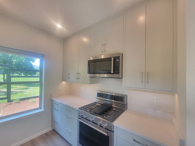 Building Photo - 395 S Mountain Ave