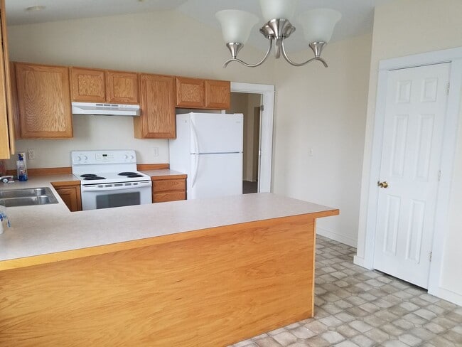 Building Photo - 800 Central Ave