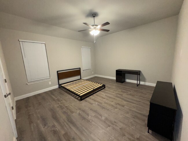 Foto del edificio - 1400 Razorbill Rd