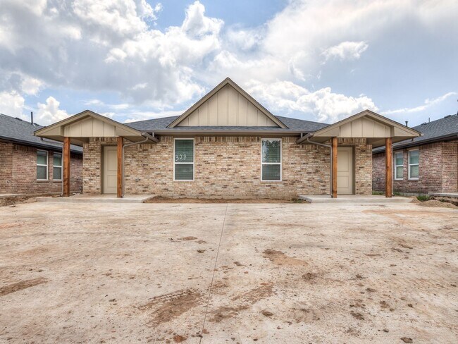 Foto del edificio - Brand-New 3-Bed Duplex in OKC – Move-In Ready