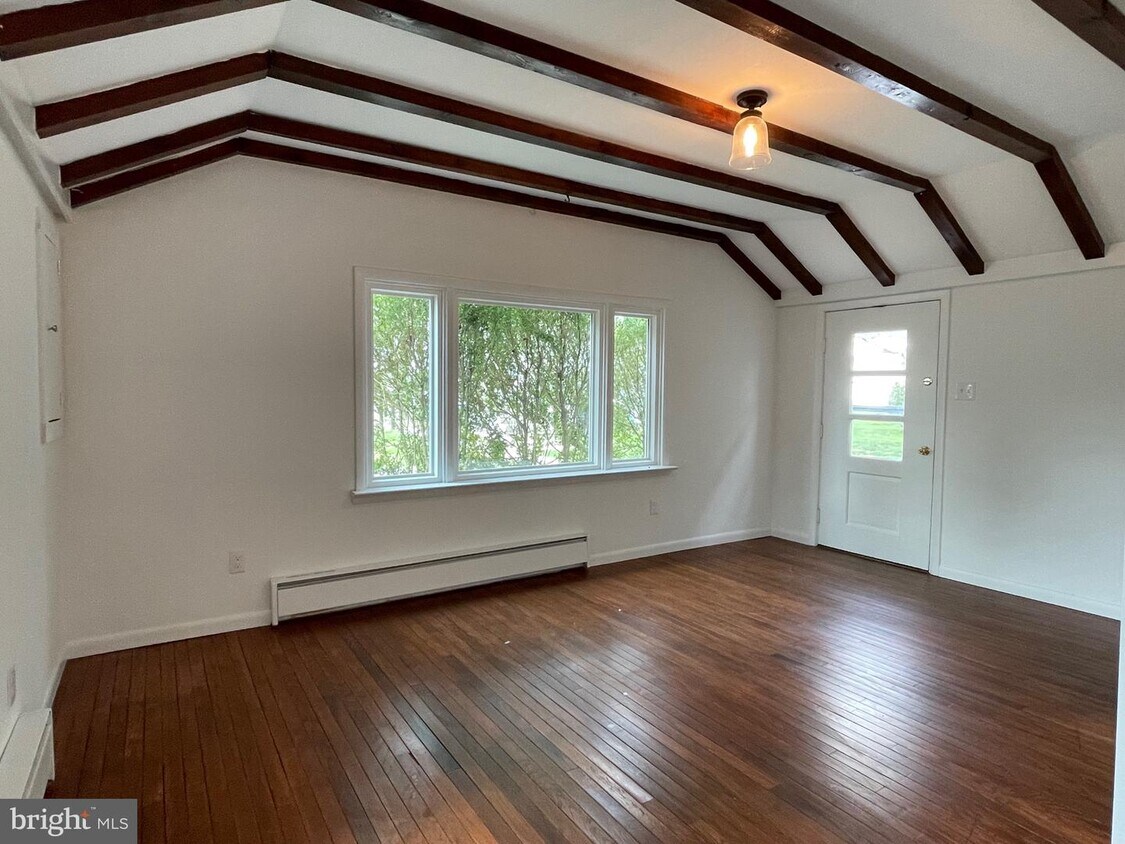 19.5 E Pothouse Rd, Schuylkill Township, PA 19460 House for Rent in