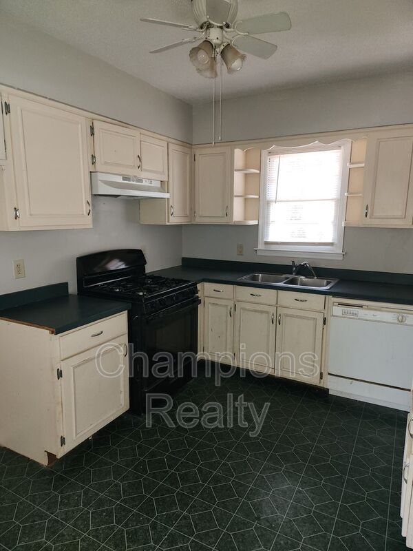 Building Photo - 5415 Eugenia Ave