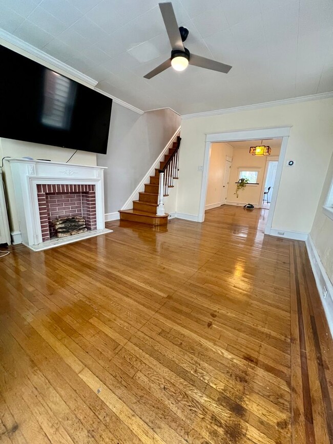 Foto del edificio - Luxurious 3-Bedroom Townhome in the Heart ...