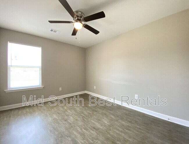 Foto del edificio - 107 Redbud Ct