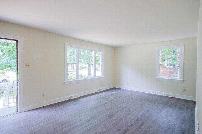 Foto del edificio - 913 Ironington Rd