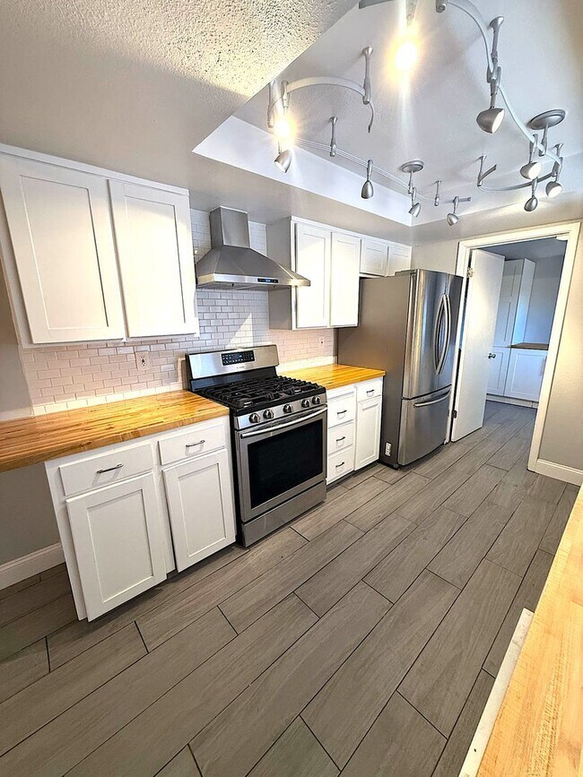 Foto del edificio - Charming 3 bedroom in NE Albuquerque. Osuna/San Pedro area near San Mateo. Refrigerated Air! 2 Ca...
