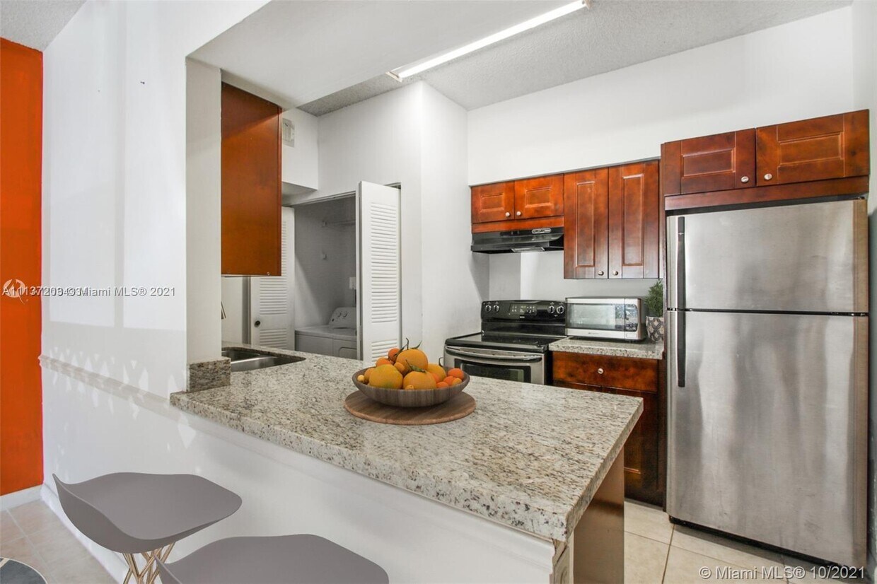 Foto principal - 18352 NW 68th Ave
