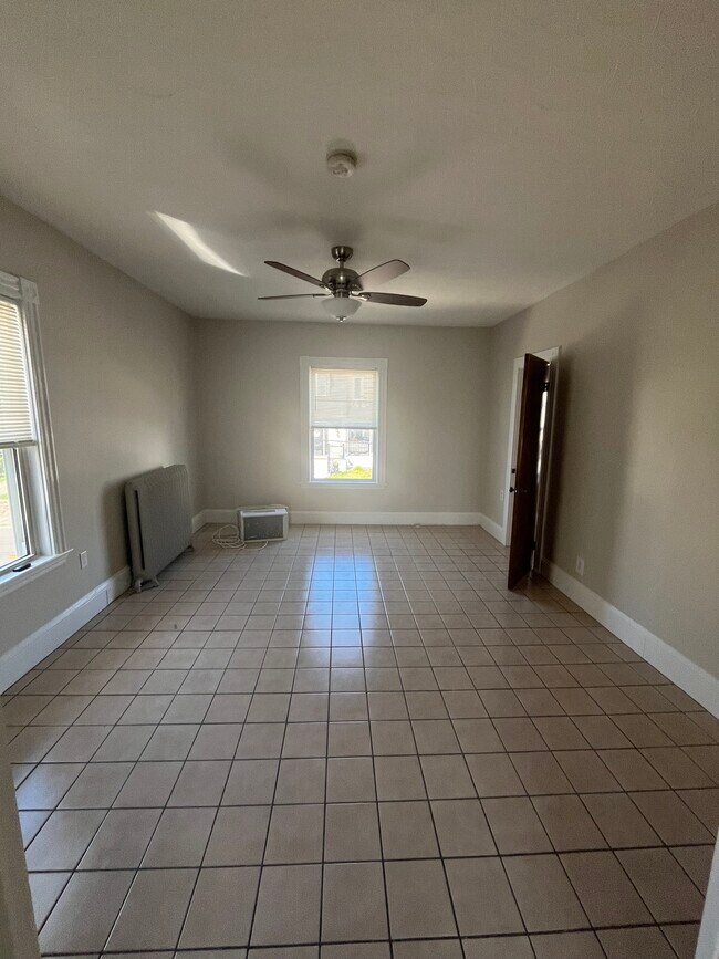 Building Photo - 16 Pleasant St