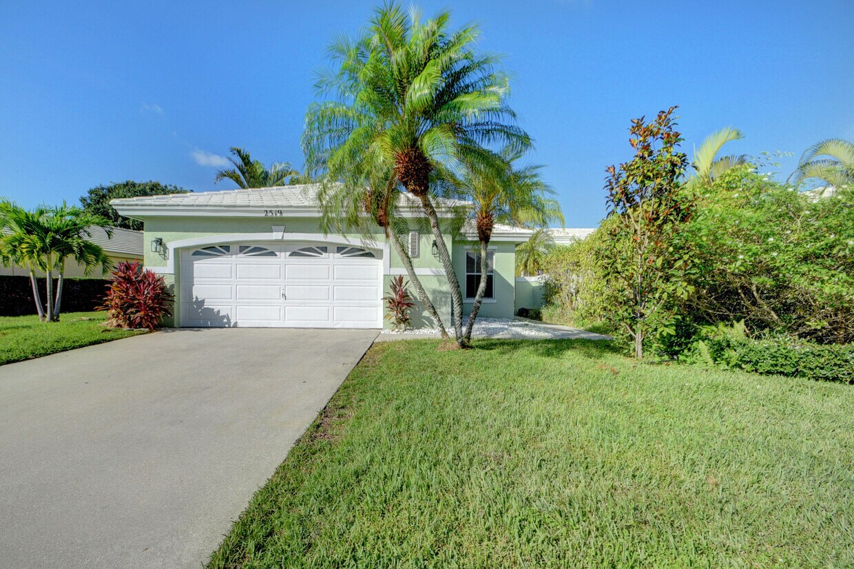 2519 Country Golf Dr, Wellington, FL 33414 House for Rent in