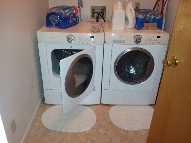 Foto del edificio - comfy home for rent