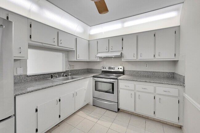 Foto del edificio - 2840 Somerset Dr