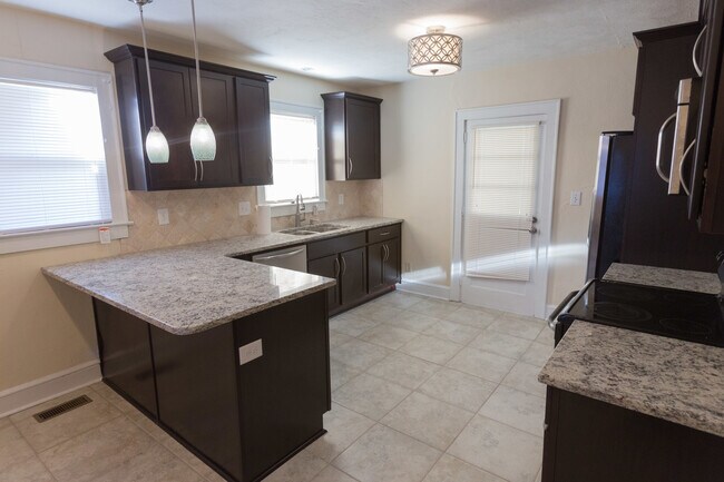 Photo - 4 BR 4 BA in Normaltown! House