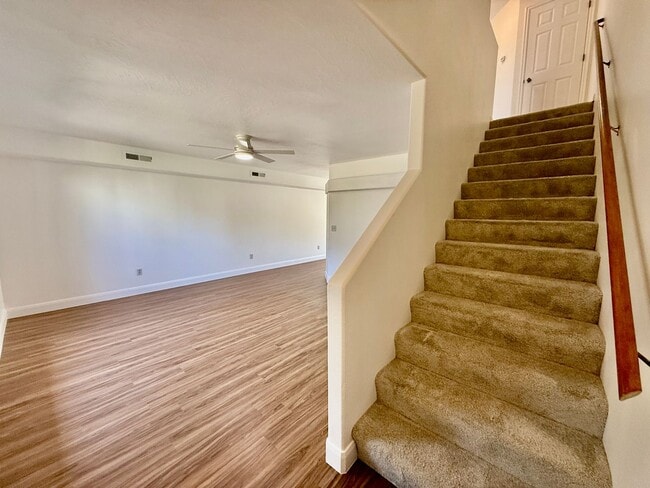 Foto del edificio - Redone Lexington Hills Townhome