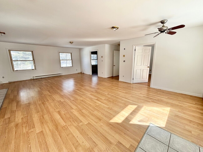 Building Photo - 2-Bedroom, 1-Bathroom Spacious Unit