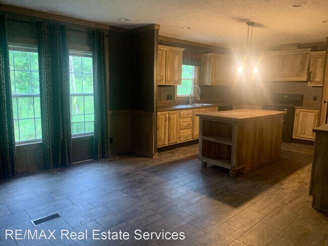 Building Photo - 3 br, 2 bath House - 4057 North Market