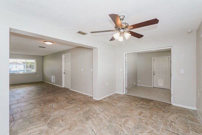 Building Photo - 1845 Villa Rosa Dr