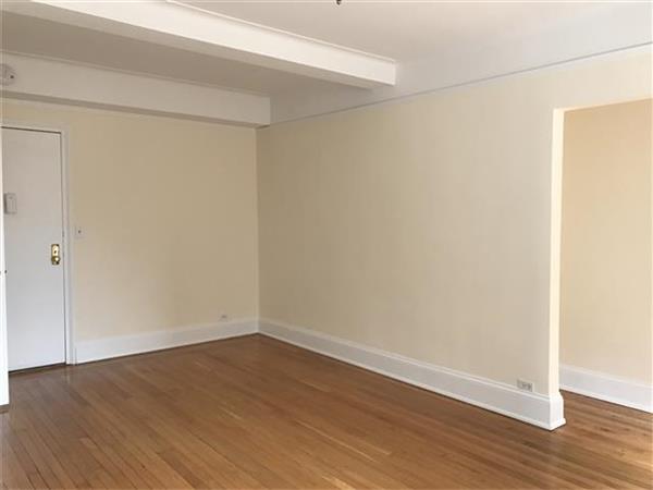 Building Photo - 304 W 75th St