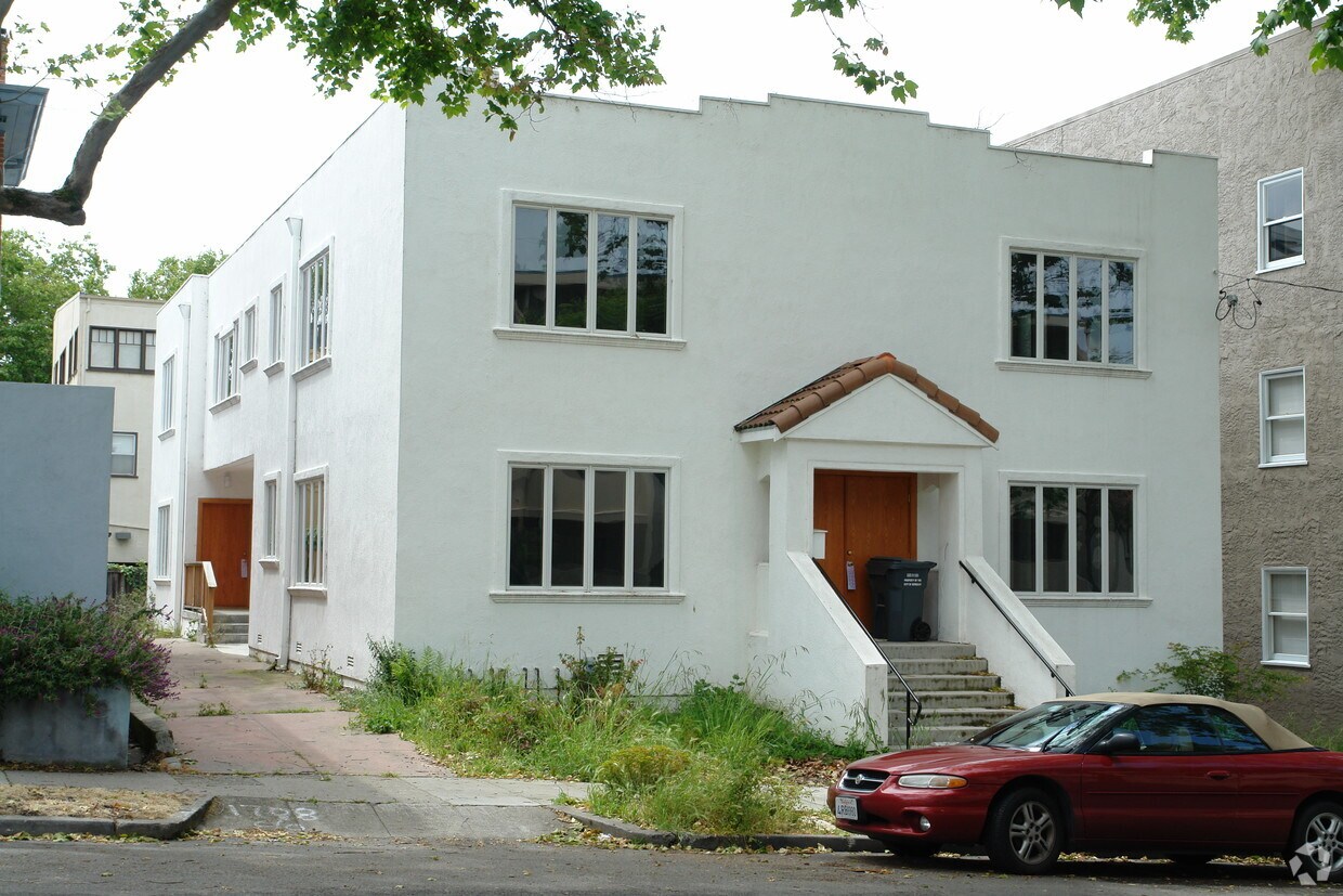 Primary Photo - 2472-2478 Virginia St