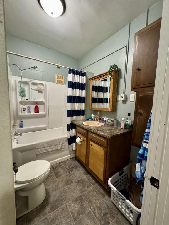 Foto del edificio - 2412 E 4th St