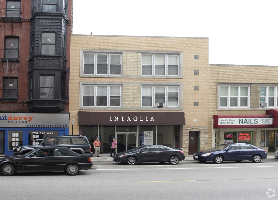 Primary Photo - 2831 N Clark St