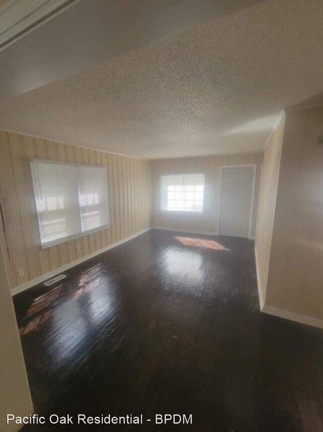 Building Photo - 3 br, 2 bath House - 212 Lelia St E