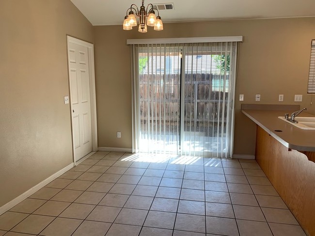 Building Photo - 2 Bed, 2 Bath apartment home available!