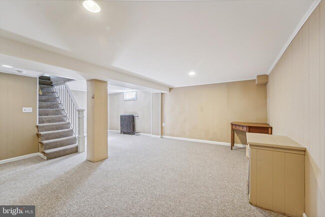 Building Photo - 204 Glenmore Ave