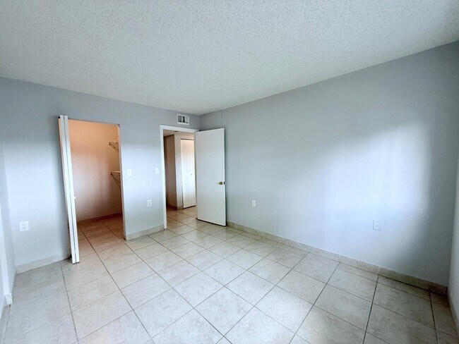 Building Photo - 1127 Lake Terry Dr