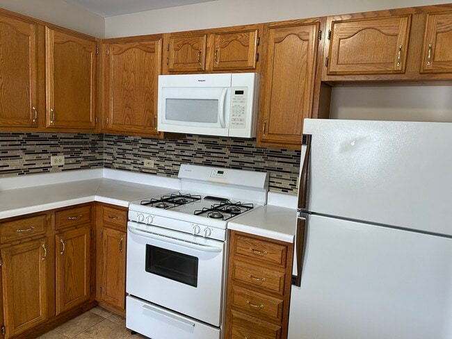 Building Photo - 2838 Meadow Ln
