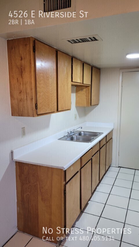 Foto del edificio - 4526 E Riverside St