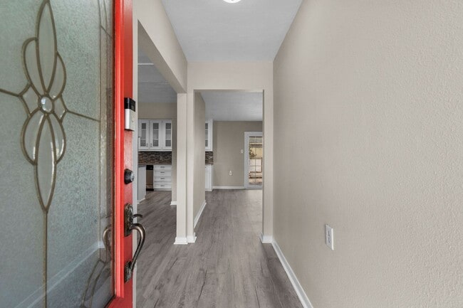 Building Photo - Great 3 Bedroom close to the Beach!