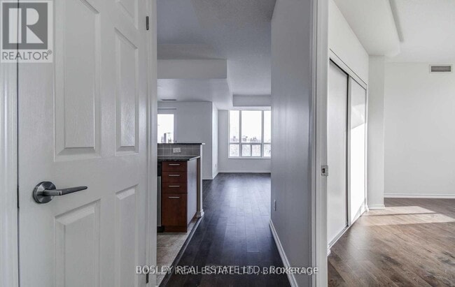 Building Photo - 451 Rosewell Ave