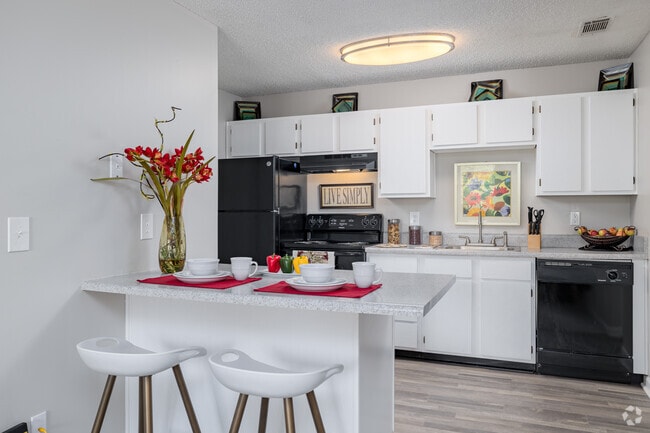 1 habitación, 1 baño - 680 pies cuadrados - Área de comedor - Park Canyon Apartments