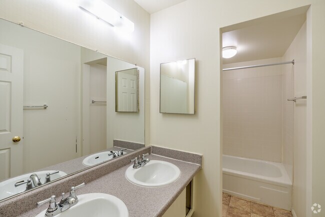 2 habitaciones, 1,5 baños, 100 m², baño completo - 404 Forest