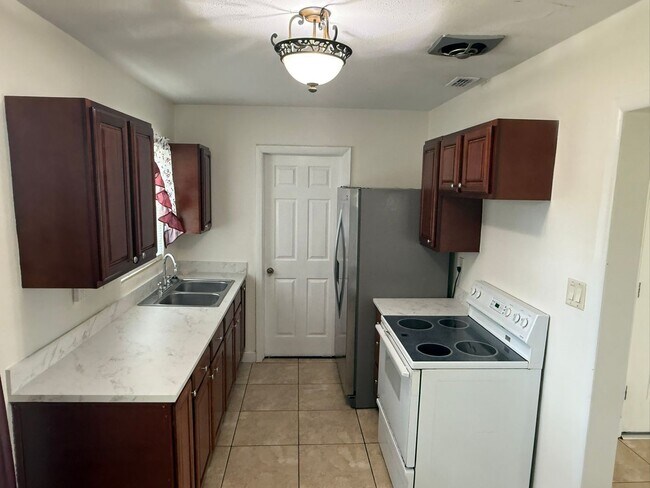 Foto del edificio - 722 Mercado Ave