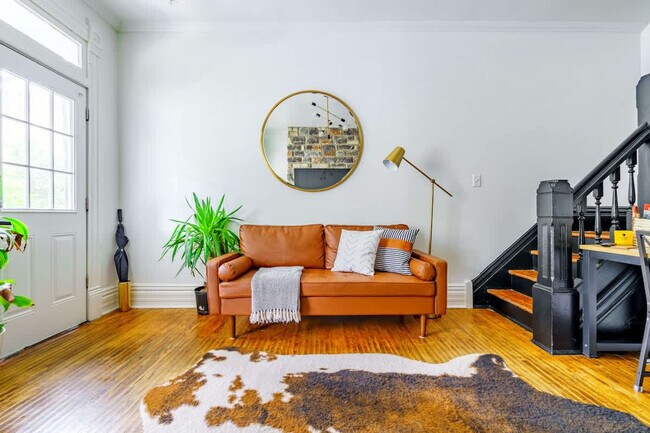 Foto del edificio - 256 W Poplar Ave