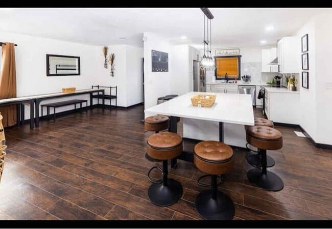 Foto del edificio - 900 NE 47th St