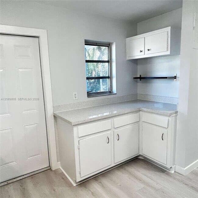 Foto del edificio - 2416 SE 2nd St
