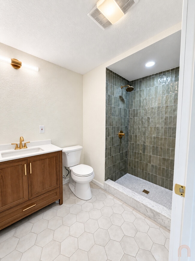 Building Photo - 4270 SW 177th Ave
