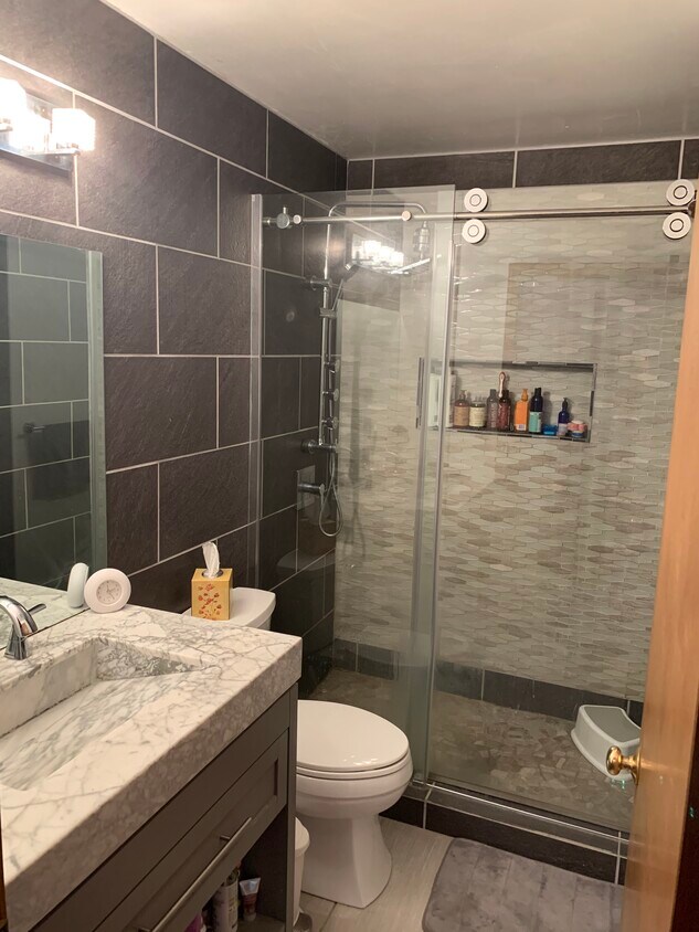 Primary Photo - 4550 Washington Dr