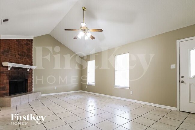 Building Photo - 4622 Crestfield Rd