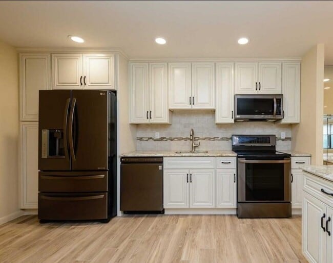 Building Photo - 14 Squirrel Hill