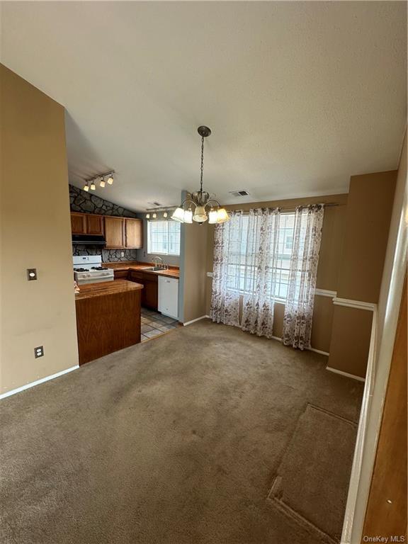 Foto del edificio - 2713 Whispering Hills Dr