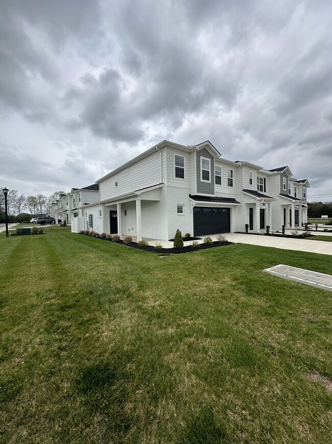 Building Photo - Brand New Luxury Townhome! 3 BR, 2.5 BA