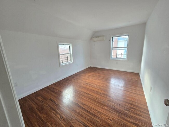 Building Photo - 3141 Kingsbridge Terrace