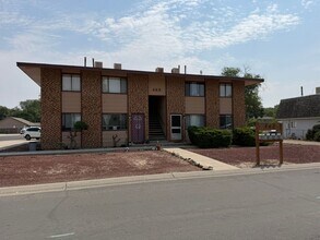 Building Photo - 462 Topaz Dr