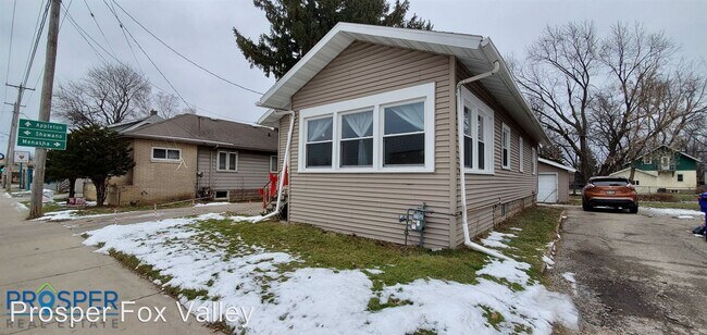 Building Photo - 2 br, 1 bath House - 733 W. Wisconsin Avenue