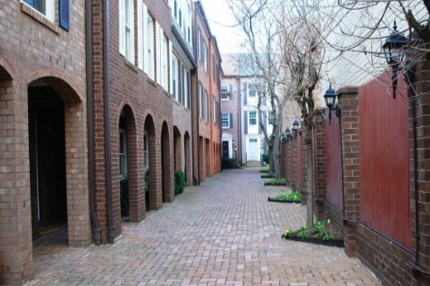 Entrance to courtyard - 900 24th St NW