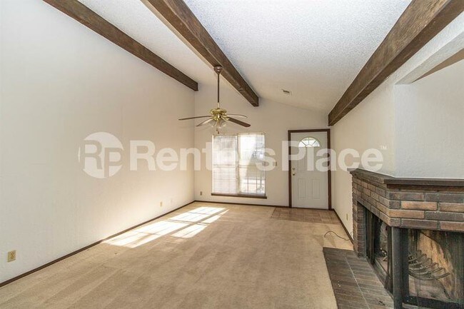Building Photo - 10803 E 15th St